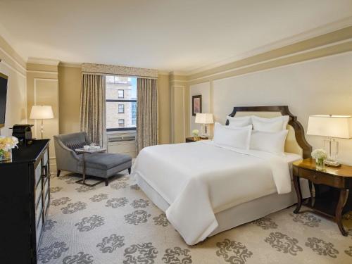 Fairmont Hotel Vancouver - image 2