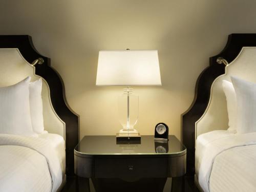 Fairmont Hotel Vancouver - image 4
