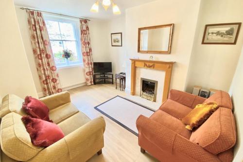 2 Bed House Sleeps 4 - Garden Parking & Pets