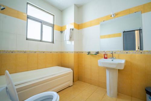 Serenity Suites - Luxury 2BR Apartment F-11 Islamabad - image 9