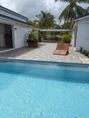 Swimming pool, Kaz'Anis in Lamentin