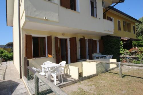 Relax in our flat with garden in Rosolina