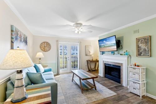 Guestroom, Colony Club Condos near Jack Edwards Airport
