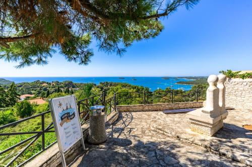 景觀, Villa Carla- Istrian Stone Villa with Sea View in 弗爾薩爾