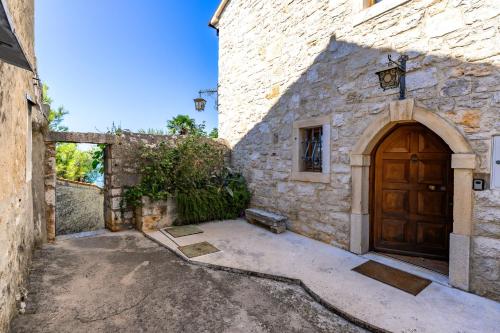外部景觀, Villa Carla- Istrian Stone Villa with Sea View in 弗爾薩爾