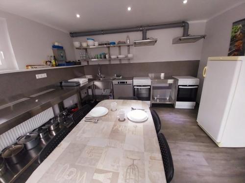 кухня, Einzelzimmer mit Bad HG 3 in Zwickau