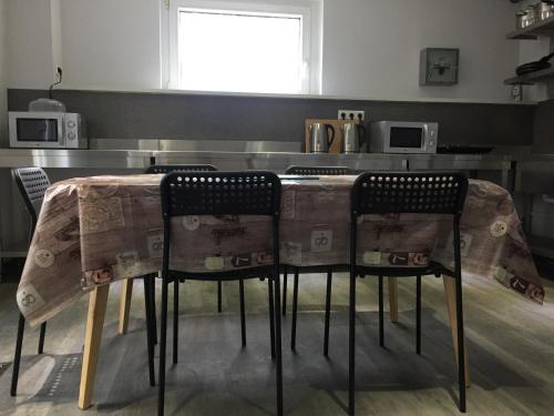 кухня, Einzelzimmer mit Bad HG 3 in Zwickau