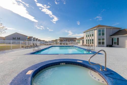 Hot tub, Colony Club Condos near Jack Edwards Airport