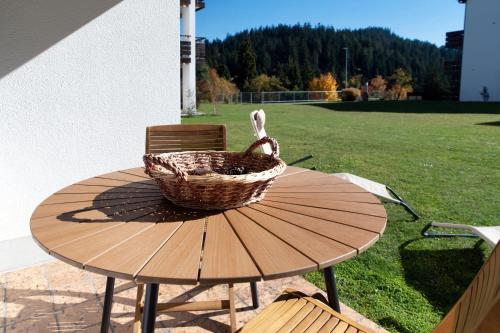 . Prada Laax by Quokka 360 - Alpine Residence with Shared Sauna