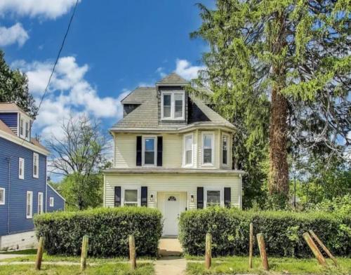 The Charm City Escape in Cedonia