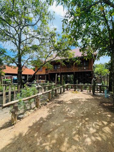 Samaki Guesthouse & Grandpa Homestay- Tad Lo in Beng