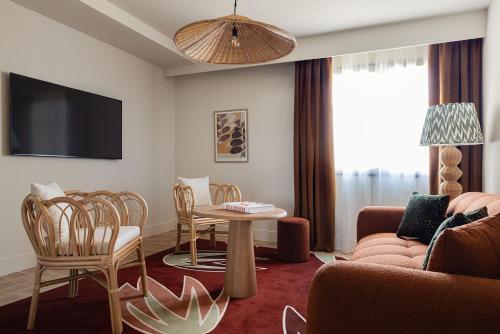 room detail thumbnail 1