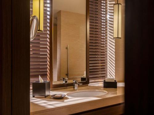 Fairmont Jakarta Room Type - Deluxe Room King