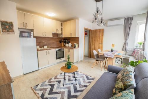Kitchen, ARKSIS Apartman in Sarvar