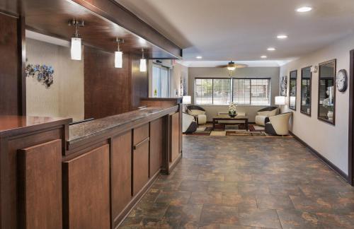 Best Western Crown Inn & Suites in Batavia