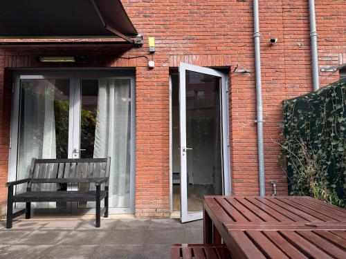 Spacious Family Home and Free Parking in Eindhoven in Kruidenbuurt