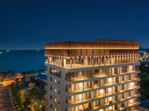 Unterkunft von außen, Mercure Rayong Lomtalay Villas & Resort in Rayong