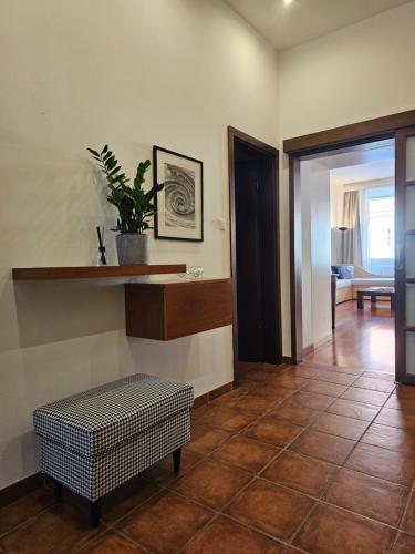 Historic Townhouse Apartment Tina by City Hall - image 4