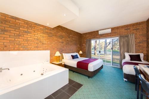 Double or Twin Room with Spa Bath