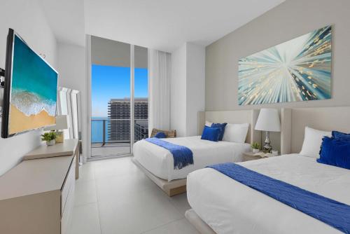 2BR Ocean View Balcony & Pool in Hollywood, USA