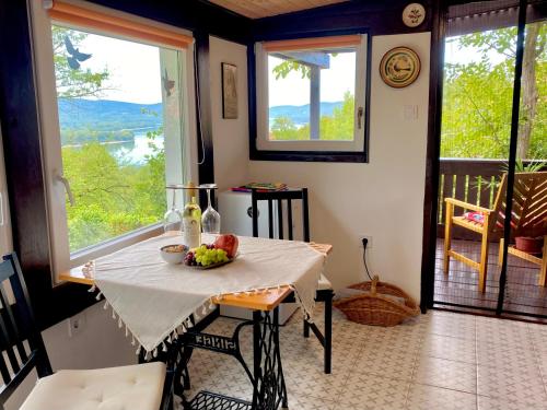 Szegfű33 Vendégház (Szegfu33 Vendeghaz) in Zebegény