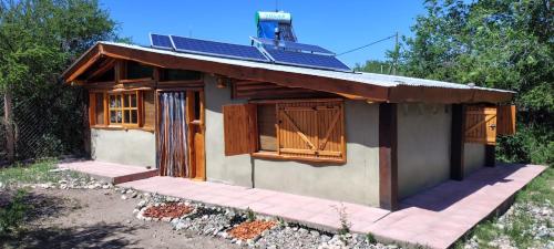 Casa rustica rodeada de Chañares a los pies del Rio Dolores