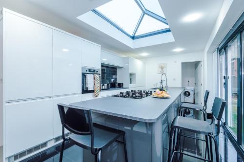 Létesítmények, 6BR Home - Sleeps 15 - Ideal for Contractors & Group Stays - Parking in Rochdale