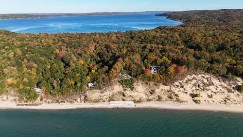 Sunset Serenity - Incredible Home On Lake Bluff! in Frankfort, USA