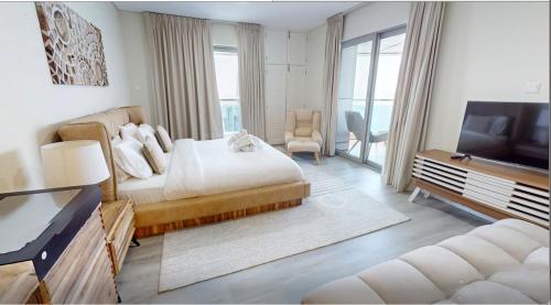 Premium 1BR Apartment on High Floor with Sunning View, Sabkhah