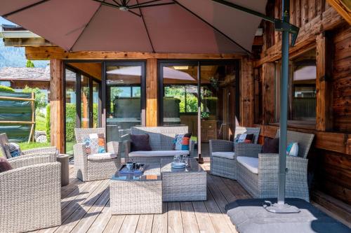 Chalet Altura- 5 Bedrooms - Jacuzzi and Sauna - By Cozee Rentals in Les Praz d'en Bas