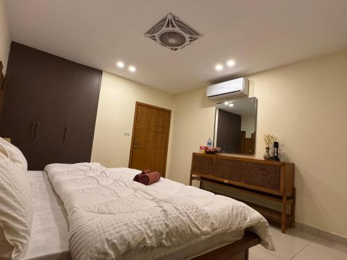 The Skyluxe Designer Suite with Rooftop Pool - image 10