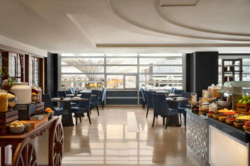 レストラン, アンワル アル マディーナ モーベンピック (Anwar Al Madinah Movenpick Hotel) in メディナ