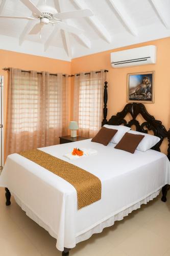 Exclusive Luxury Villa Poolside Bliss & Private Gym Perfect for 7 in Plantation Village