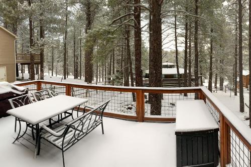 10 Mi to Downtown Flagstaff: Home w/ EV Charger - Tap to explore photos