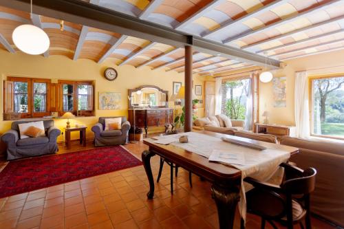 Közös társalgó / TV, Can Sisó, Masia Completa (Can Siso, Masia Completa) in Crespia