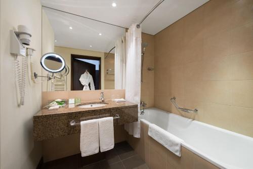 room detail thumbnail 2