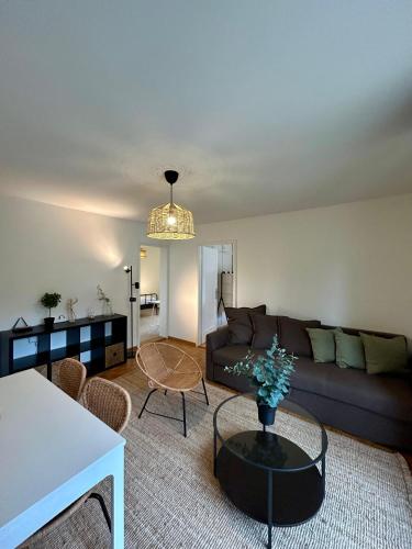 3 Bedroom Apartment with Balcony, 26 min to Zurich Center