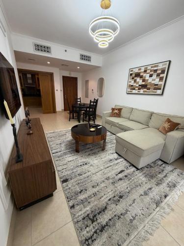 Luxury Stay Near Burj Khalifa & Dubai Mall with Pool Views, Dubai (Foto 3)