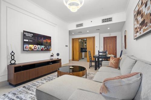 Luxury Stay Near Burj Khalifa & Dubai Mall with Pool Views, Dubai (Foto 4)