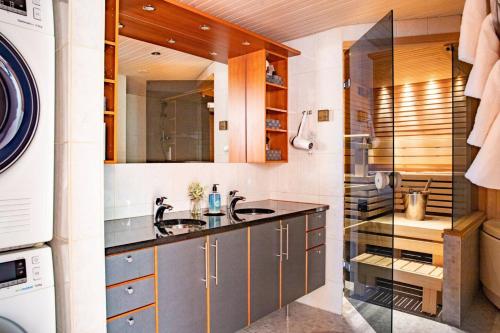 Bathroom, Penthouse Loft with Jacuzzi and Sauna in Espoo