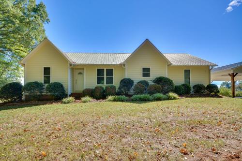 Peaceful & Convenient Country Retreat in Lexington