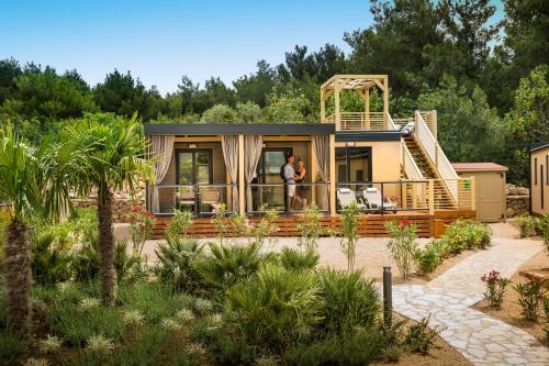 Bella Vista Home for 4+2 Garden terrace