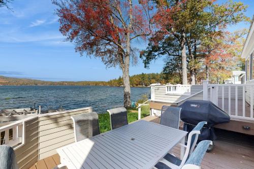Four Seasons Lakehouse in Frenklina (NH)