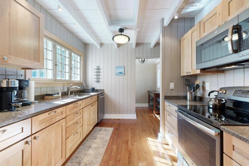 Four Seasons Lakehouse in Frenklina (NH)