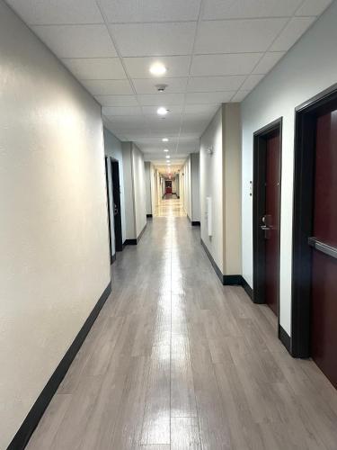 Days Inn & Suites by Wyndham McAlester - image 11