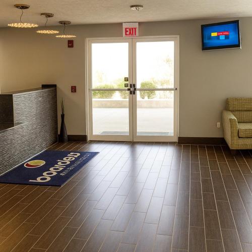 Boarders Inn & Suites by Cobblestone Hotels - Ashland City - image 8