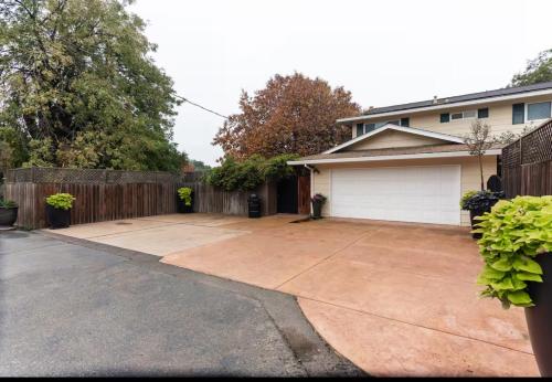 A szálláshely kívülről, Sac Camp Delta Garden Retreat in Elk Grove