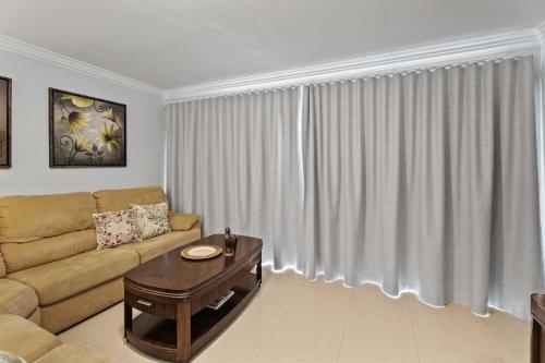 Beachfront - Glamour View 3BR condo - E422, Palm-Eagle Beach (foto 10)