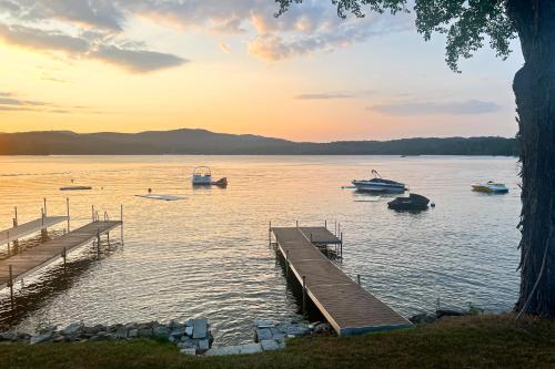 Four Seasons Lakehouse in Frenklina (NH)