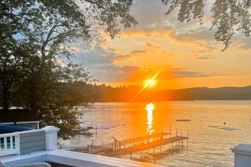 Four Seasons Lakehouse in Frenklina (NH)
